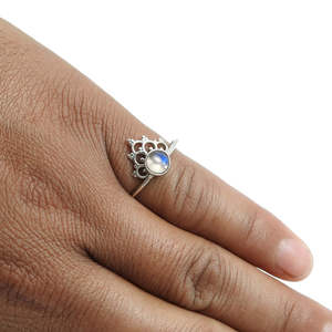 Handmade Crown <b>Ring</b> In Bohemian Style Crafted From 925 Solid Silver Jewelry For Women Comes With Round Cut <b>Labradorite</b> Gemstone - Product Image 4