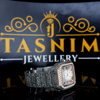 Montre de luxe indienne sertie de diamants pour un look sportif et décontracté, disponible pour la vente en gros.