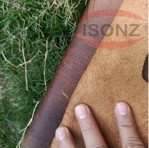 Ceinture en cuir de buffle Crazy Horse, finition embossée, tannage personnalisé, motif animal écologique, personnalisable ISONZ - Product Image 1