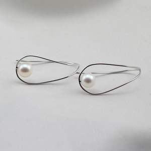 Atractivos Pendientes de Plata 925 con Perlas Redondas Limpias de 8-9 mm, Diseño Simple y Elegante, Gancho Exagerado - Product Image 1