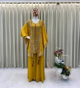 Ensemble de soirée 3 pièces en faux georgette de créateur avec shrug et palazzo brodés de sequins lourds - Product Image 2