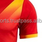 Uniforme de fútbol profesional con camiseta y pantalones cortos a juego, diseñado para partidos competitivos, entrenamientos y torneos de equipo. - Product Image 3