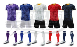 Ensemble de maillot de football camouflage bleu personnalisé pour homme, col en V, manches courtes, polyester respirant, coupe athlétique toutes saisons - Product Image 6