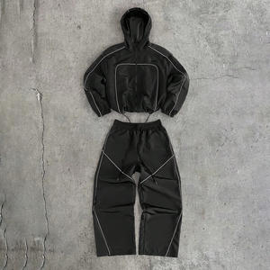 Ensemble de vêtements coupe-vent à capuche imprimé délavé style streetwear pour hommes et femmes – Tenue de sport tendance - Product Image 2