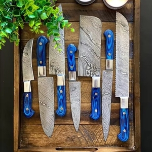 Ensemble de couteaux de chef vintage en acier Damas, fabriqués à la main, 7 pièces, écologiques, avec revêtement antiadhésif et manches en bois de résine. - Product Image 6