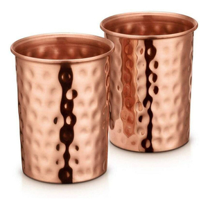 Gobelet artisanal en cuivre pur, gobelet à boire en cuivre gravé de motifs floraux, pour les bienfaits ayurvédiques pour la santé, gobelet en cuivre gravé de luxe - Product Image 3