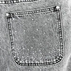 Pantalones cortos de mezclilla holgados para hombre 2026, personalizados, con doble rodilla, lavado ácido, lavado claro, desgastados, con pedrería de cristal, para verano - Product Image 3