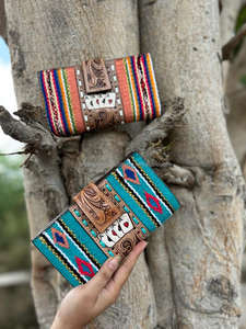 Manta de sillín azteca, embrague de cuero, cartera plegable con estilo occidental para mujer, embrague tallado a mano - Product Image 2