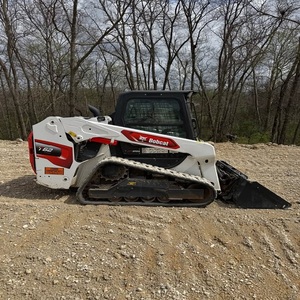 Chargeuse compacte Bobcat T62 durable, idéale pour la construction, l'agriculture et l'aménagement paysager, offrant une puissance fiable et une longue durée de vie. - Product Image 3
