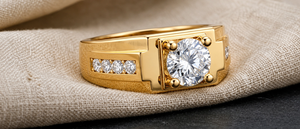 แหวนแต่งงานผู้ชายทอง 14KT ชุบโรเดียม ดีไซน์คลาสสิก ประดับเพชรเม็ดเดี่ยวทรงบริลเลียนท์ ผลิตในห้องปฏิบัติการ รับรองโดย IGI - Product Image 2
