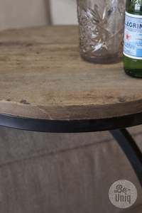 Table d'appoint rustique en bois de Naples avec base en métal, plateau en bois antique, meuble d'appoint, table pour ordinateur portable et collations - Product Image 2