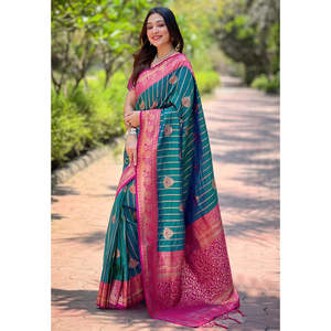 Robes de soirée Elite Weaves en soie douce vert bouteille avec contraste tissé Zari, élégantes et luxueuses - Product Image 1