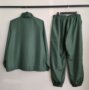 ชุดวอร์มกันลมสำหรับผู้ชาย ผลิตจากโพลีเอสเตอร์ เสื้อแจ็คเก็ตกันลมแบบสวมหัว ชุดกีฬา ชุดออกกำลังกาย เสื้อผ้าสตรีทแวร์ รับผลิตแบบ OEM ODM - Product Image 6