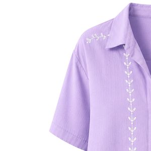 Camisa Corta de Mujer con Bordado de Lavanda Personalizado, Blusa Casual de Verano con Botones y Manga Corta, Mezcla de Lino con Logotipo Personalizado - Product Image 3