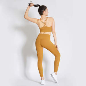 Nouveaux ensembles de yoga pour femmes, leggings et soutien-gorge de haute qualité avec logo sur la taille, design élégant et tendance - Product Image 6