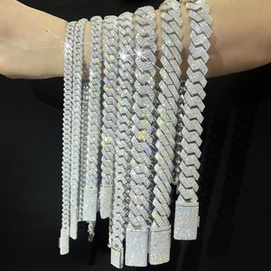 Chaîne cubaine hip-hop en moissanite diamantée la plus vendue en argent sterling 925 pour hommes, collier streetwear de luxe disponible à la vente - Product Image 5