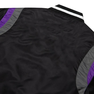 Veste universitaire noire en satin pour homme avec empiècements violet et gris, coupe classique, col rabattu, fermeture simple boutonnage - Product Image 6