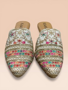 Ethnic Closed Toe Platform <b>Jutti</b> with Cushioning and Fashion Trend for Women - Product Image 4