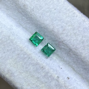Esmeralda Natural de Zambia de 0.45 Ct, Verde Vibrante, Corte Escalonado, Piedra Preciosa Suelta para Joyería de Alta Gama, Anillos y Colgantes - Product Image 1