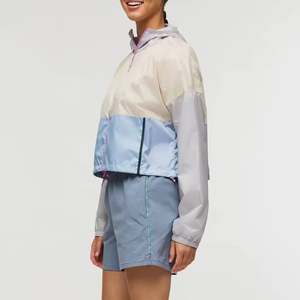 เสื้อแจ็คเก็ตกันลมแบบครอปสำหรับผู้หญิง OEM/ODM ผลิตจากโพลีเอสเตอร์ 100% ระบายอากาศได้ดี เหมาะสำหรับเล่นกีฬา รับสั่งทำพร้อมพิมพ์โลโก้ - Product Image 4