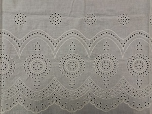 Tela de Algodón Blanco Premium con Borde Bordado – Material Broderie Anglaise con Borde Festoneado para Prendas de Vestir y Decoración del Hogar - Product Image 6