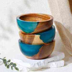Bol en bois d'acacia et résine noire, poli, écologique, design moderne, finition naturelle, pour salade, cadeau de mariage, artisanat de qualité - Product Image 3