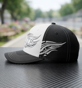 Gorra Trucker INJAE de 5 Paneles, Bordada, Tela de Poliéster/Algodón, Cierre Trasero Ajustable, Diseño de Logotipo Frontal Sublimado y en Relieve - Product Image 4