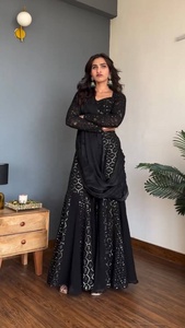 Sari Shara negro bordado de estilo indio-pakistaní para mujer, ideal para fiestas, con un ajuste tradicional y étnico. - Product Image 2