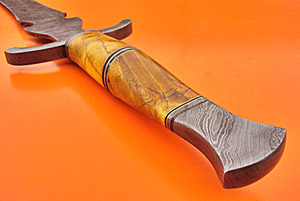 Épée longue vintage décorative DIY en acier Damas, faite à la main, avec manche en bois d'olivier et fourreau, pour cosplay, gladiateur romain, exposition - Product Image 3