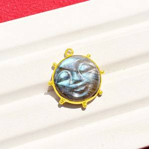 Colgante de Labradorita Natural con Cara de Luna, Tallado a Mano, Amuleto Celestial, Chapado en Oro, Joyería Boho - Product Image 6