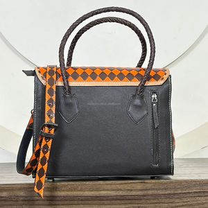 Bolso Tote de Cuero Vacuno Hecho a Mano al por Mayor con Diseño a Cuadros, Asa Trenzada y Correa de Hombro Cruzada Desmontable - Product Image 5