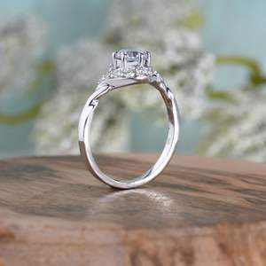 Anillo de compromiso de diamante cultivado en laboratorio con vástago de bypass, anillos retorcidos para mujer, anillo de promesa de oro blanco estilo espiral, RITZIN Lindo - Product Image 1