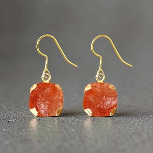 Pendientes de Aro Colgantes de Cornalina Natural en Bruto Ratnarachit al por Mayor, Chapados en Oro de 18k con Engaste de Canal, Minimalistas, con Gema de Alambre, Unisex - Product Image 1