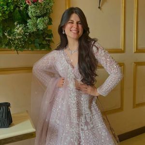 Lehenga Choli Rose en Resham Brodé, Longueur Ras du Sol, Séchage Rapide, en Tulle Papillon Doux, Tenue de Mariage et de Fête Indienne et Pakistanaise pour Femme - Product Image 2