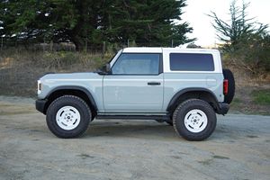 Ford Bronco Heritage Edition 2023, modèle haut de gamme, prêt à être expédié dans le monde entier - Product Image 4