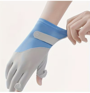 Gants d'équitation bleu clair et blanc pour femmes, coupe régulière, fermeture à crochets et boucles, accessoires équestres légers et respirants - Product Image 3