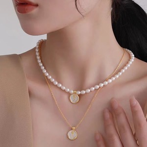 Collier de haute qualité au design rétro français, luxe léger, perle d'eau douce, pendentif rose, accessoire de mode haut de gamme - Product Image 1