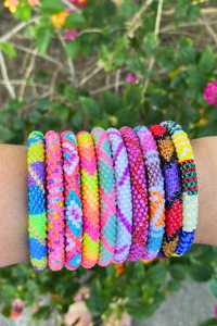 กำไลข้อมือลูกปัดลายเกลียวสีม่วงทองถักโครเชต์ กำไลข้อมือลูกปัดแก้วทอมือสำหรับผู้หญิง เครื่องประดับลำลองขายส่ง - Product Image 2