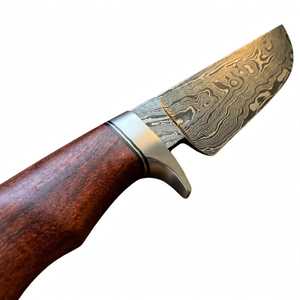 Couteau à lame fixe artisanal personnalisé en acier Damas pour l'extérieur, avec manche en bois de rose et garde en acier - Product Image 3