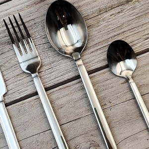 Juego de cubiertos metálicos con un brillo único y fantástico, un juego de cubiertos increíble hecho de acero inoxidable de alta calidad. - Product Image 4