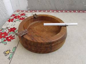 Cenicero de Escritorio de Madera, Diseño Minimalista, Porta Cigarros, Uso Doméstico, Acabado en Madera Natural - Product Image 4