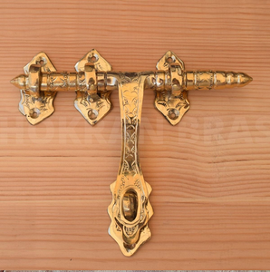 Manijas de palanca de bronce antiguo con motivos clásicos y escuteces para cerraduras a juego. Disponible a precios de mayorista. - Product Image 5