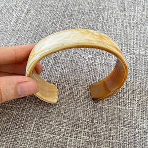 Brazaletes de cuerno de búfalo hechos a mano Brazaletes Premium para mujer - Product Image 2
