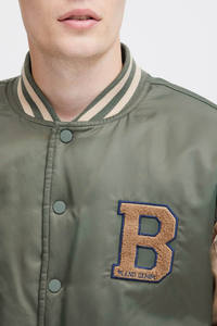 Veste de baseball unisexe respirante personnalisée avec logo, en tissu mémoire 100 % polyester et broderie chenille, idéale pour l'automne - Product Image 4