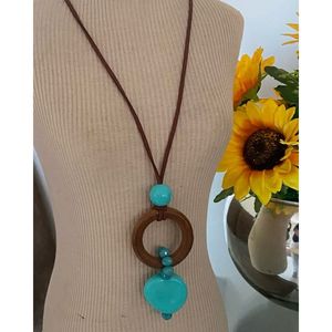 Collier en résine au design minimaliste fait à la main pour un usage quotidien et les tendances de la mode moderne - Product Image 5