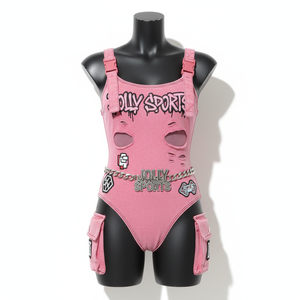 Traje de baño premium de una pieza para mujer, 230 GSM, poliéster y spandex, color rosa, con recortes, logotipo en parche. - Product Image 1