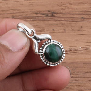 Collier pendentif vintage en malachite verte naturelle, argent sterling 925 plaqué platine, charme en pierre précieuse à bandes artisanal, unisexe - Product Image 4