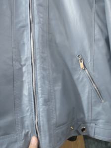 Veste en cuir véritable personnalisée de qualité supérieure, design moderne et élégant, fabrication artisanale, respirante, avec fermeture éclair, style bomber. - Product Image 3