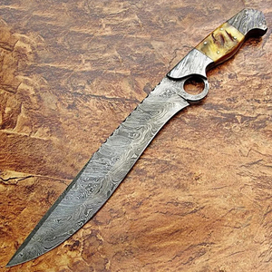 Couteau de chasse Bowie à lame fixe en acier Damas fait main, avec poignée en corne de bélier et étui en cuir, cadeau idéal - Product Image 1