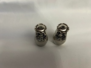 Modern Bow Style Silver Metal Salt <b>And</b> Pepper Shakers <b>Set</b> Perfect For Home Kitchen <b>And</b> Dining Table Decorative <b>Spice</b> Storage - Product Image 3